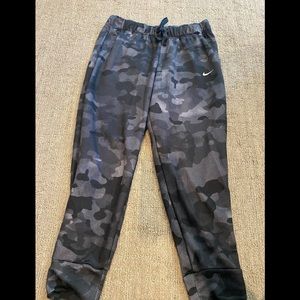 NIKE CAMO JOGGERS